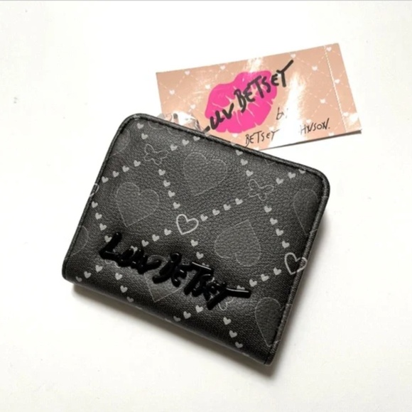 This adorable 2-pack of Betsey Johnson wallets is perfect for gifting or treati - Picture 9 of 11